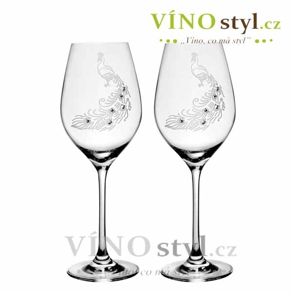 Pár skleniček na víno zdobený krystalky Swarovski a pískovaným motivem páva
